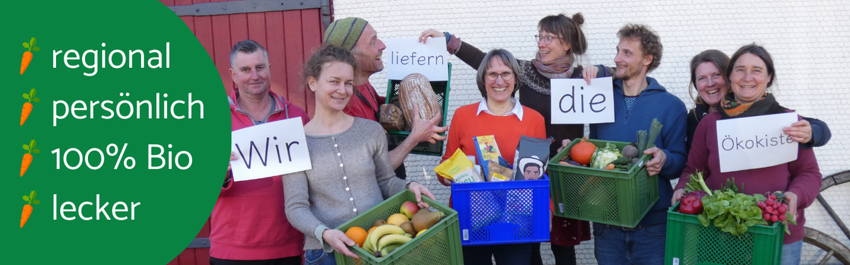 KI generiert: Menschen mit Lebensmitteln und Schildern: "Wir liefern die Ökokiste". Text: "regional persönlich 100% Bio lecker".