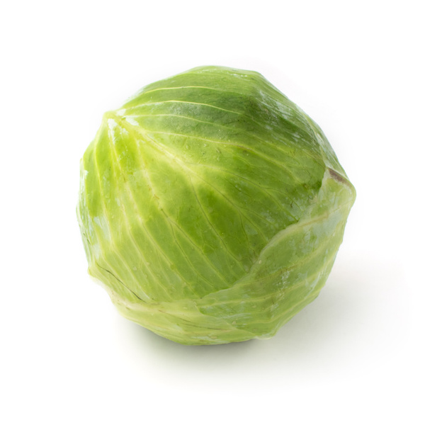KI generiert: Ein ganzer grüner Kohlkopf auf weißem Hintergrund.