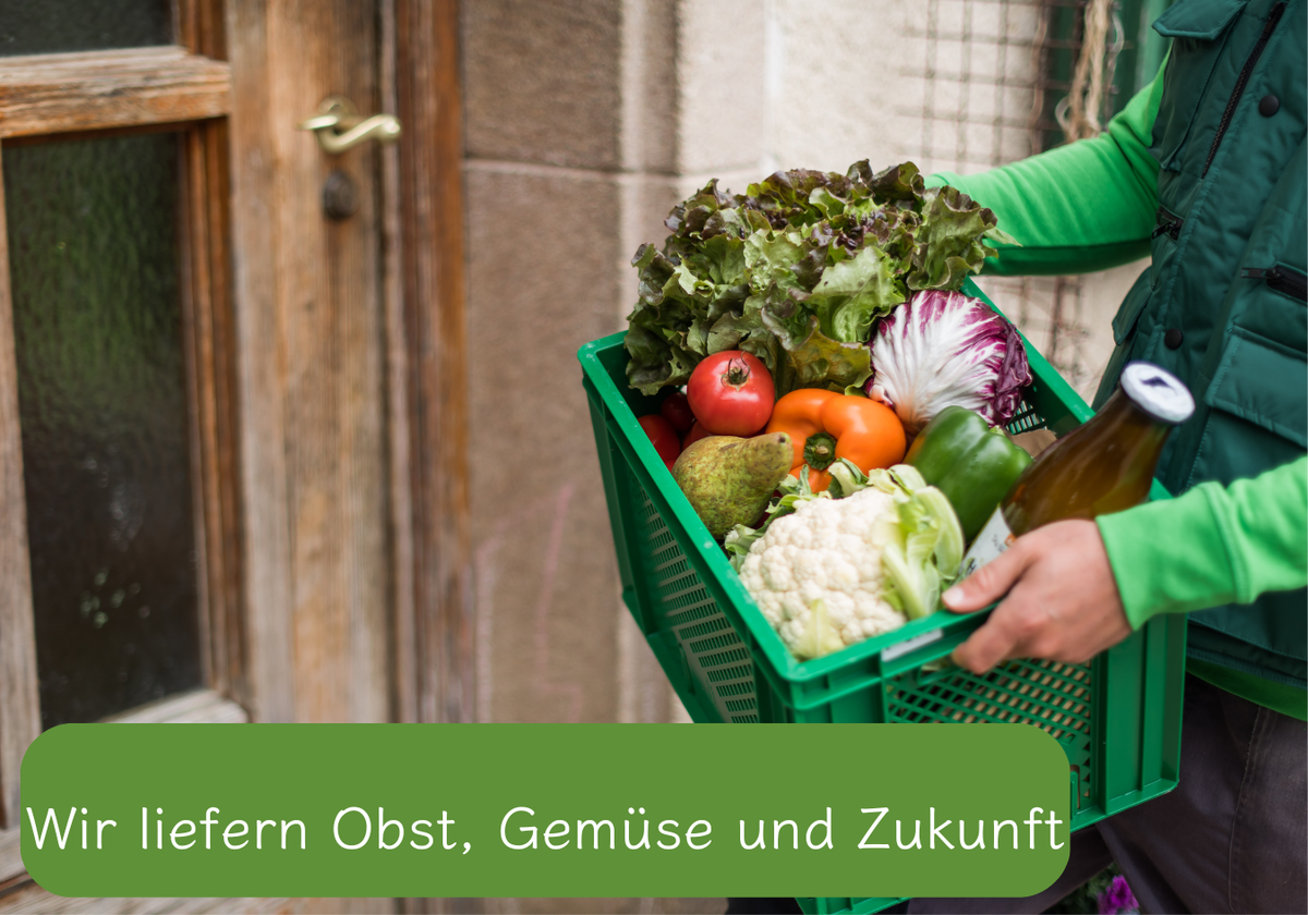 KI generiert: Person trägt eine Kiste mit frischem Obst und Gemüse.  
Text: "Wir liefern Obst, Gemüse und Zukunft"