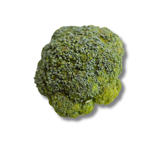 KI generiert: Ein einzelner Brokkoli auf weißem Hintergrund.