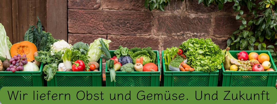 KI generiert: Grüne Kisten mit frischem Obst und Gemüse. Text: "Wir liefern Obst und Gemüse. Und Zukunft".