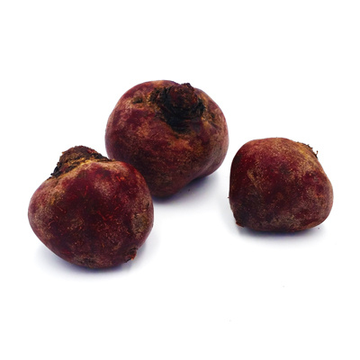 KI generiert: Drei rote Bete-Knollen liegen auf weißem Hintergrund.