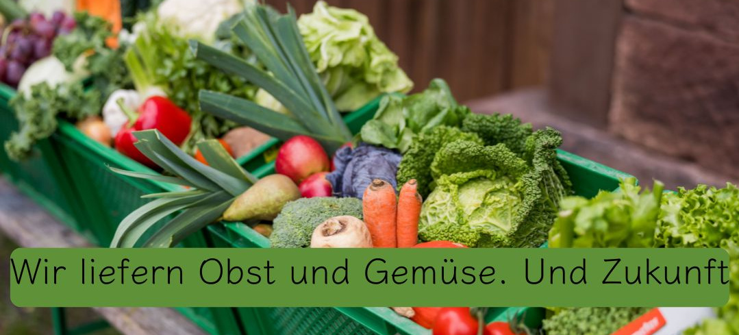 KI generiert: Körbe voller frischem Obst und Gemüse. Text: "Wir liefern Obst und Gemüse. Und Zukunft."