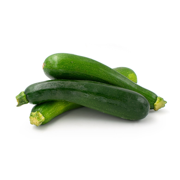 KI generiert: Drei grüne Zucchini liegen auf einem weißen Hintergrund.